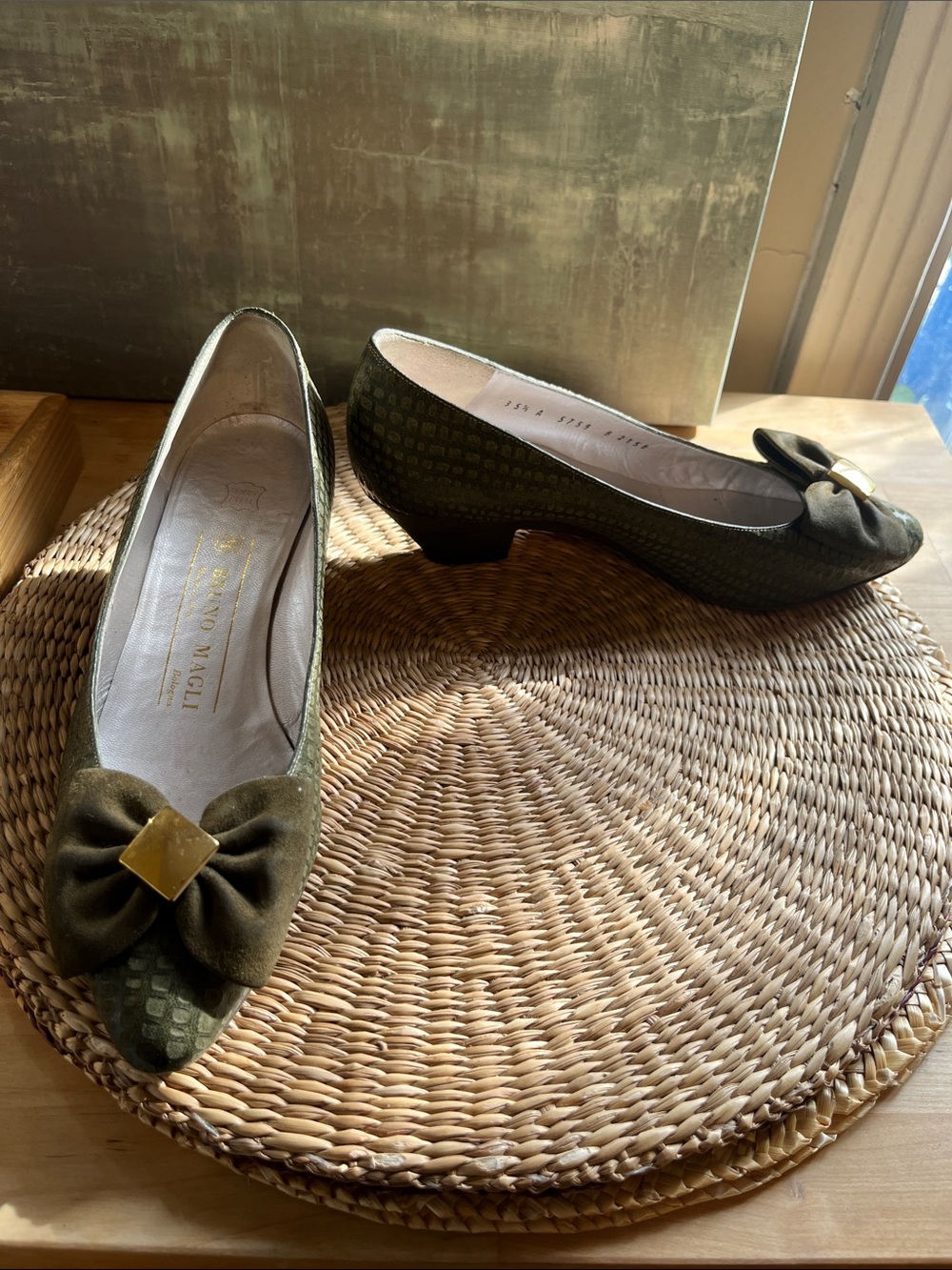 Vintage Bruno Magli Olive Green Leather Bow Golden Accent Kitten Block Heels